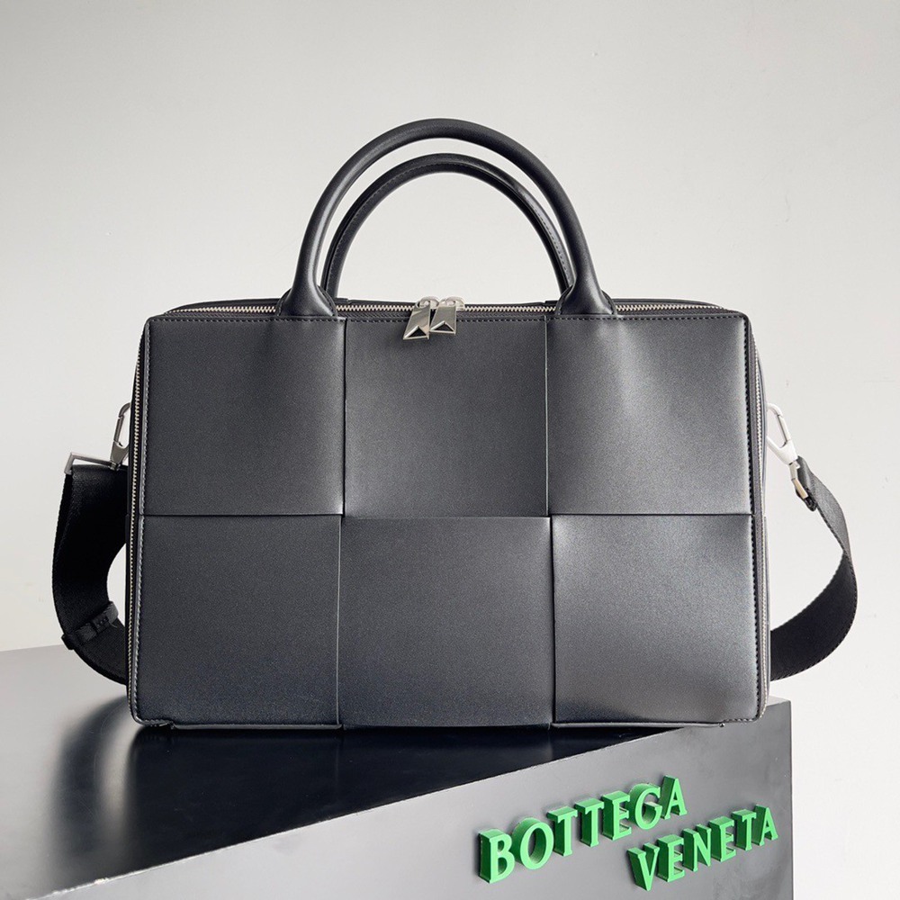 Bottega Veneta Arco Briefcase In Black Intreccio Calfskin TDBS2023