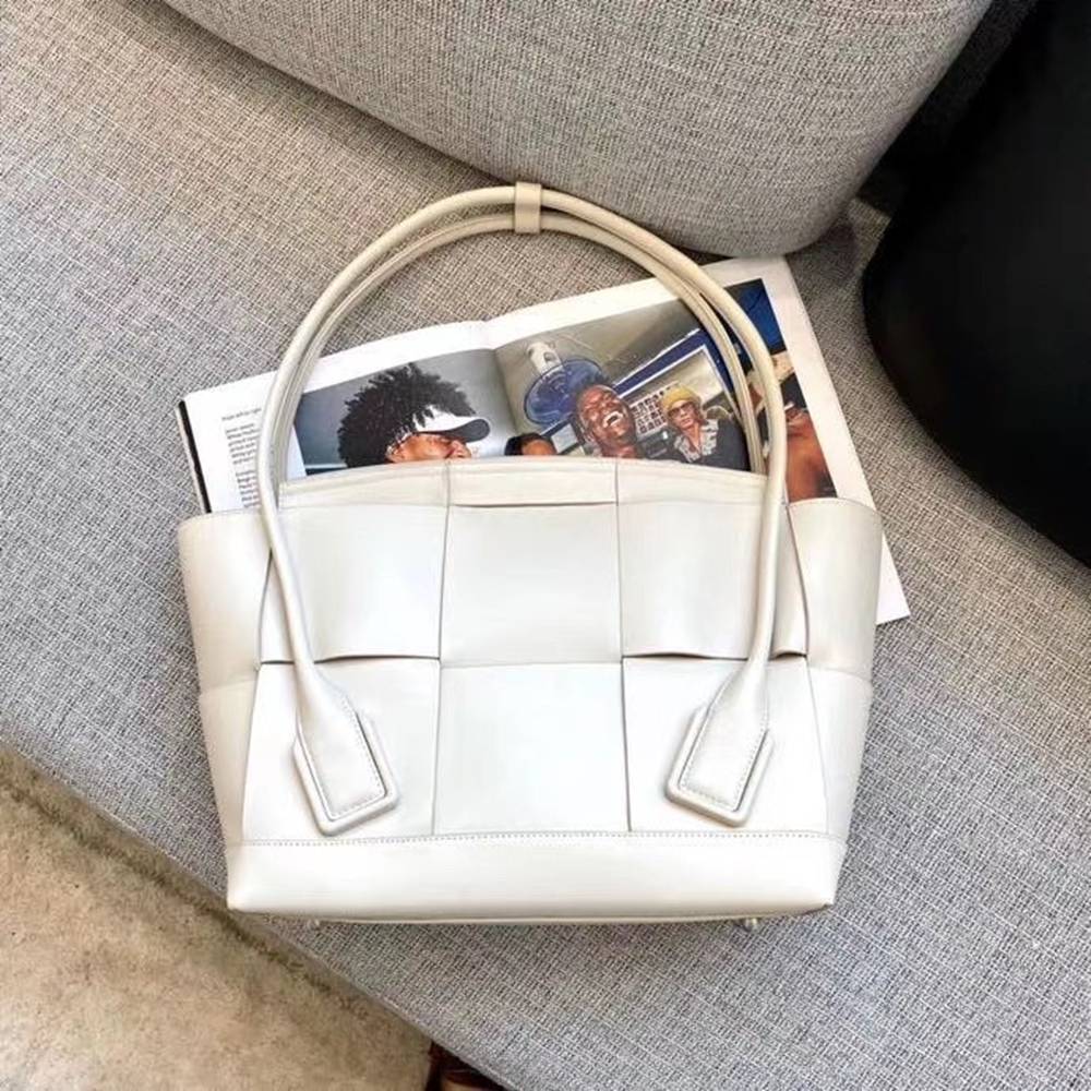 Bottega Veneta Arco Medium Bag In White Intrecciato Calfskin TDBS2026