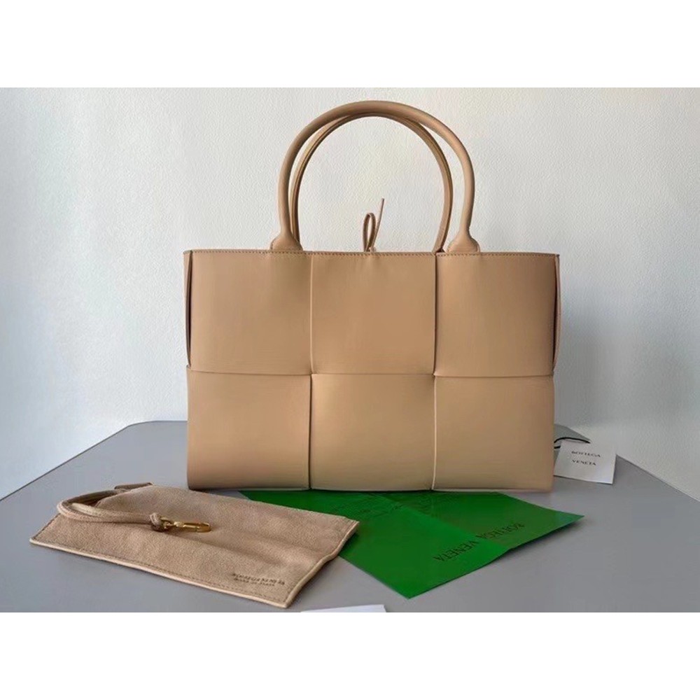 Bottega Veneta Arco Medium Tote In Beige Intrecciato Lambskin TDBS2374