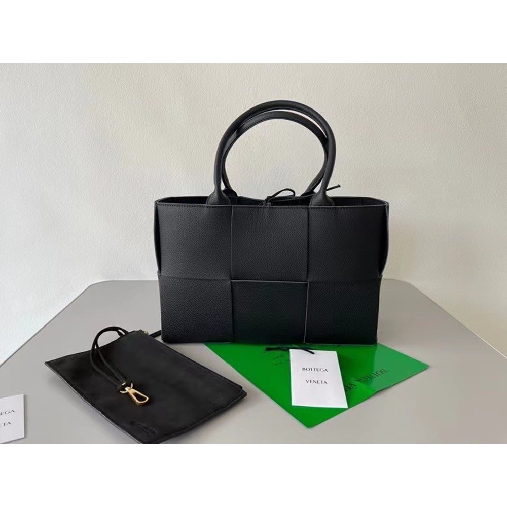 Bottega Veneta Arco Medium Tote In Black Intrecciato Leather TDBS2375