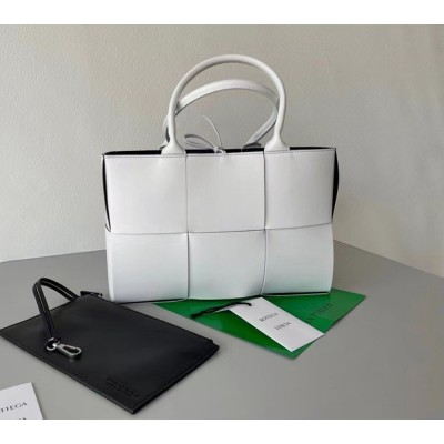 Bottega Veneta Arco Medium Tote In White Intrecciato Lambskin TDBS2381