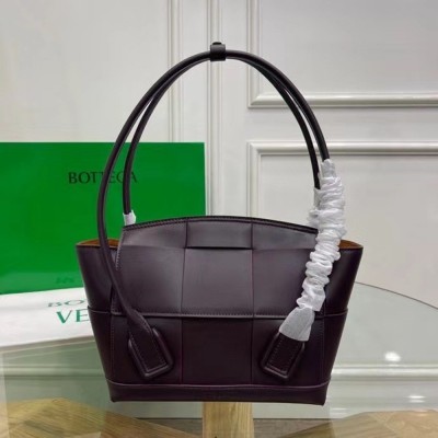 Bottega Veneta Arco Small Bag In Grape Intrecciato Calfskin TDBS2029