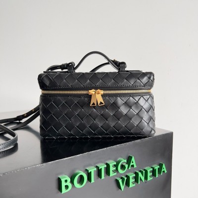 Bottega Veneta Bang Bang Vanity Case in Black Intrecciato Leather TDBS2070