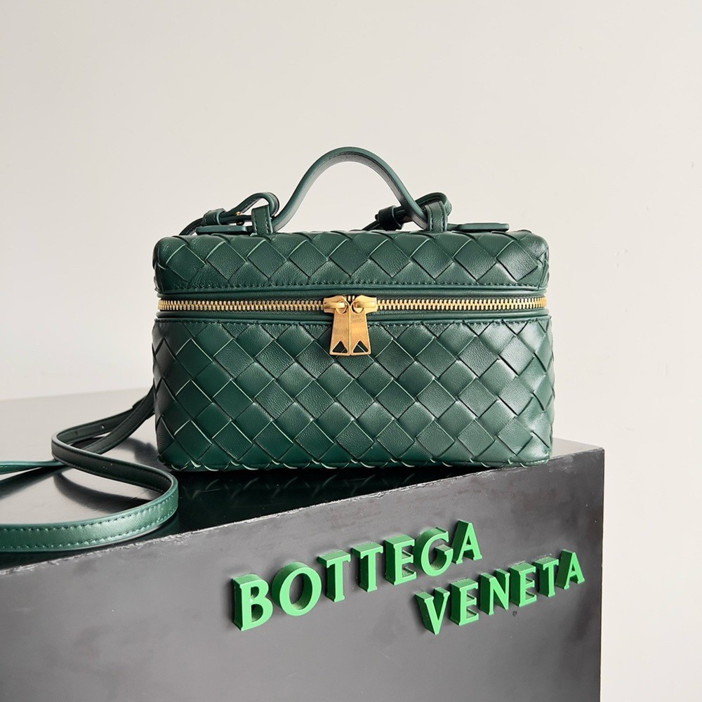 Bottega Veneta Bang Bang Vanity Case in Green Intrecciato Leather TDBS2073