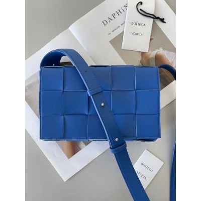 Bottega Veneta Cassett Bag In Blue Intrecciato Lambskin TDBS2081