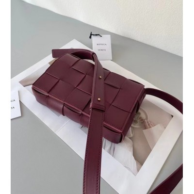 Bottega Veneta Cassett Bag In Bordeaux Intrecciato Lambskin TDBS2082