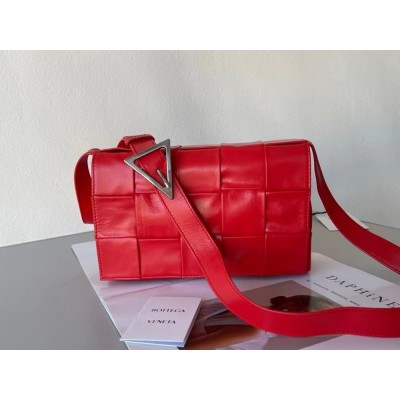 Bottega Veneta Cassett Bag In Red Wrinkled Calfskin TDBS2096