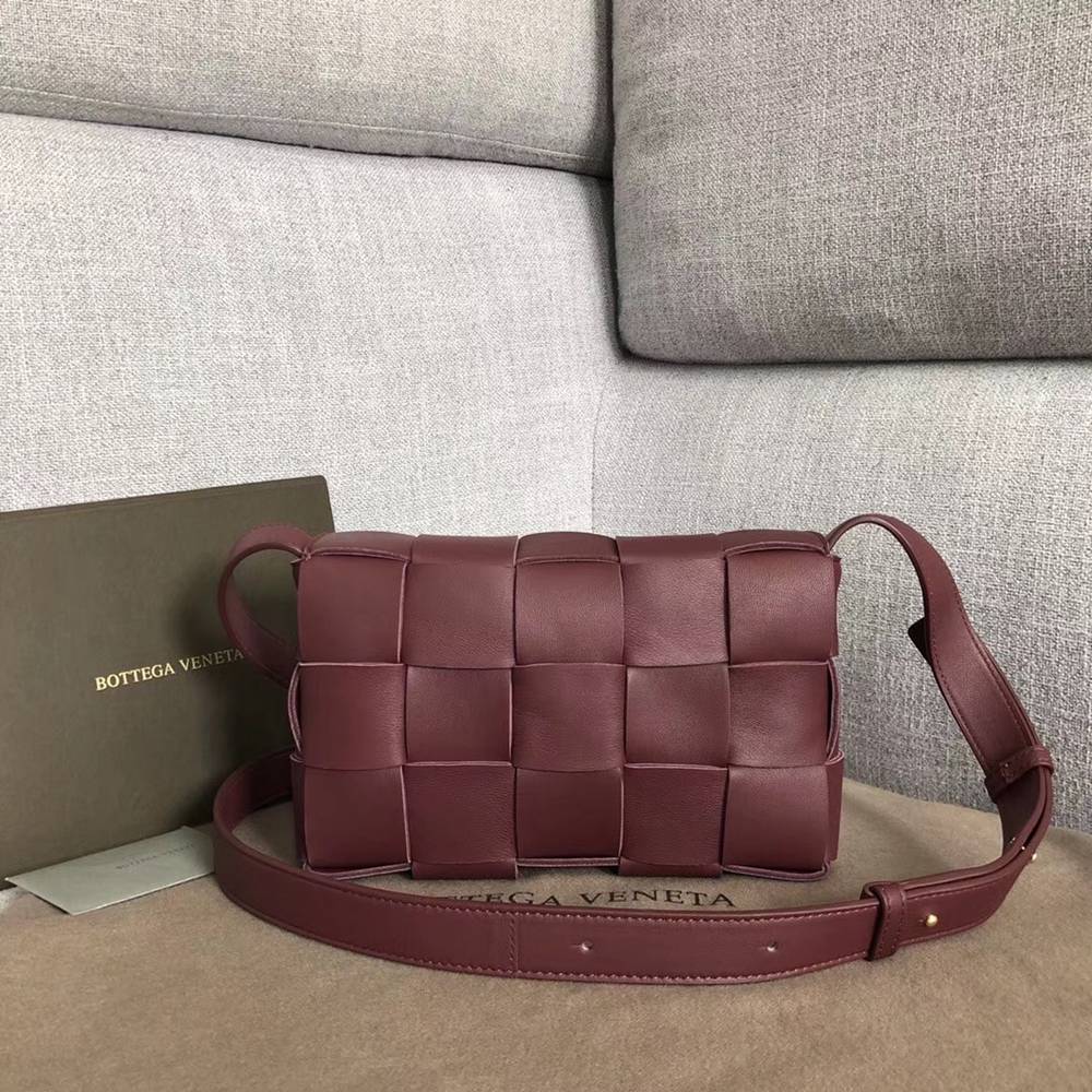 Bottega Veneta Cassette Bag In Bordeaux Lambskin TDBS2105