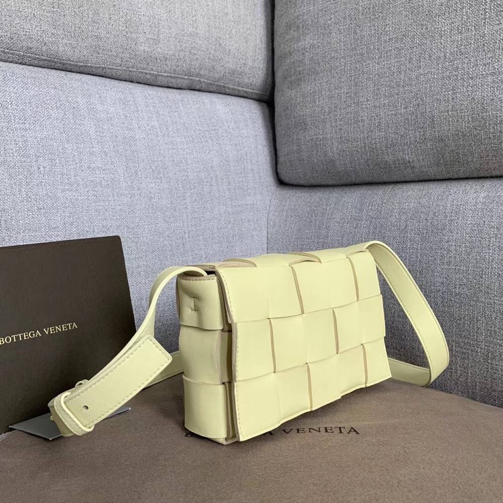 Bottega Veneta Cassette Bag In Cream Lambskin TDBS2107