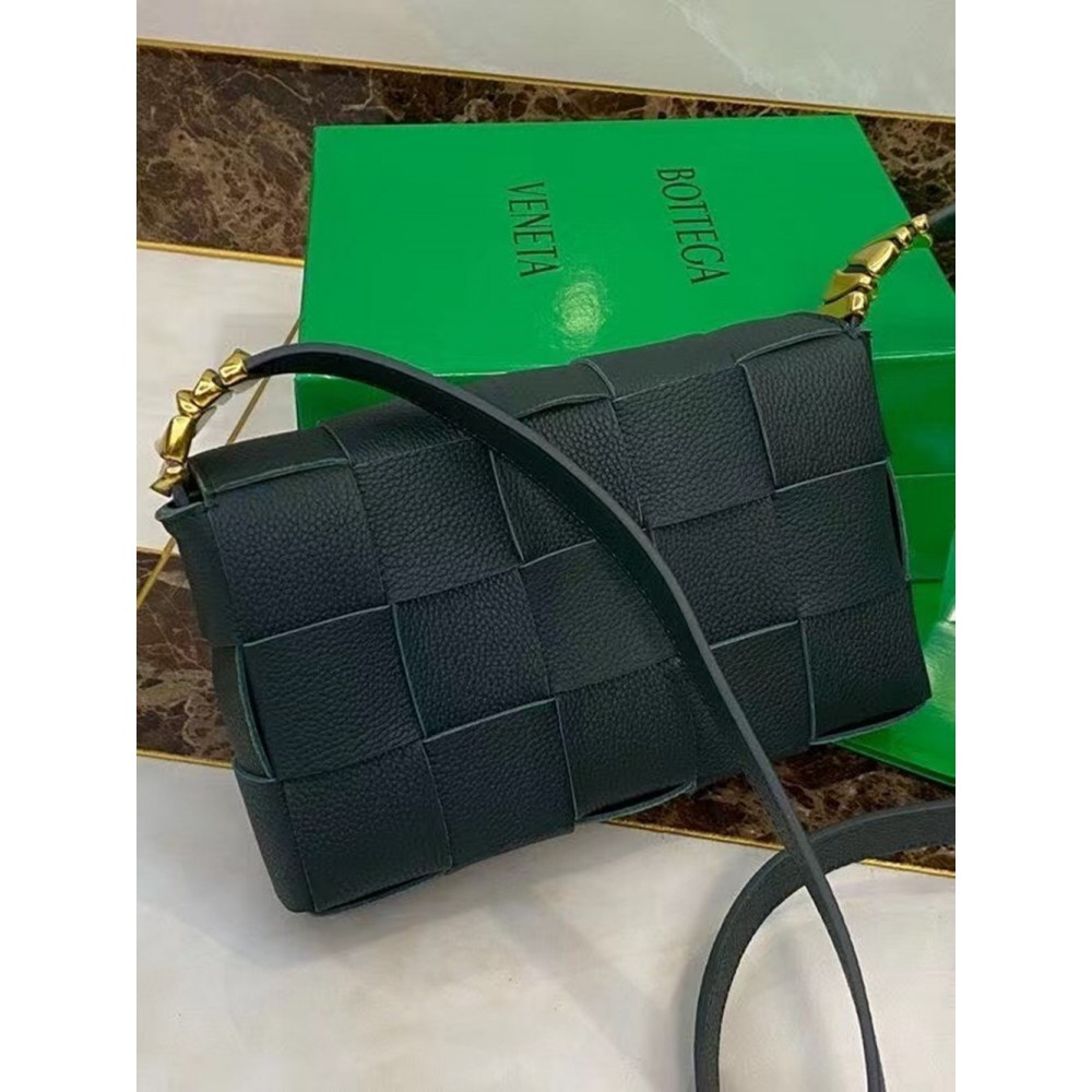 Bottega Veneta Cassette Bag In Green Grained Leather TDBS2109