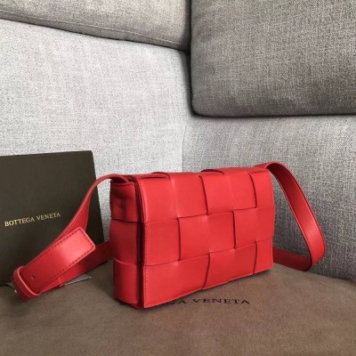 Bottega Veneta Cassette Bag In Red Lambskin TDBS2112