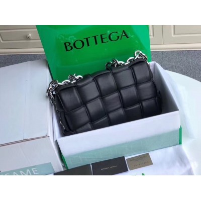 Bottega Veneta Chain Cassette Bag In Noir Calfskin TDBS2174