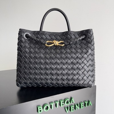 Bottega Veneta Medium Andiamo Bag In Black Intrecciato Lambskin TDBS2010