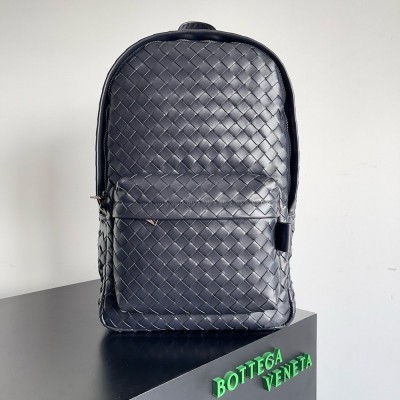 Bottega Veneta Medium Backpack In Dark Blue Intrecciato Calfskin TDBS2041