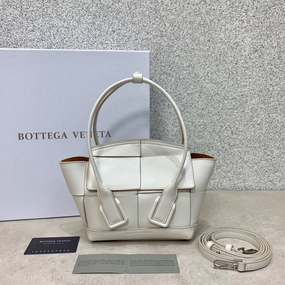 Bottega Veneta Mini Arco Bag In White Intrecciato Calfskin TDBS2037