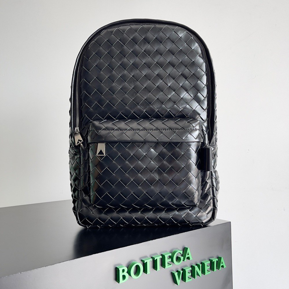 Bottega Veneta Small Backpack In Black Intrecciato Calfskin TDBS2042