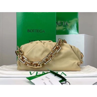 Bottega Veneta The Chain Pouch Bag In Porridge Calfskin TDBS2340