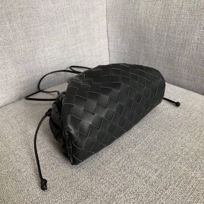 Bottega Veneta The Pouch 20 Clutch In Black Intrecciato Lambskin TDBS2350