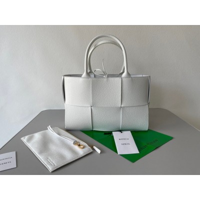 Bottega Veneta Arco Small Tote In White Grained Calfskin