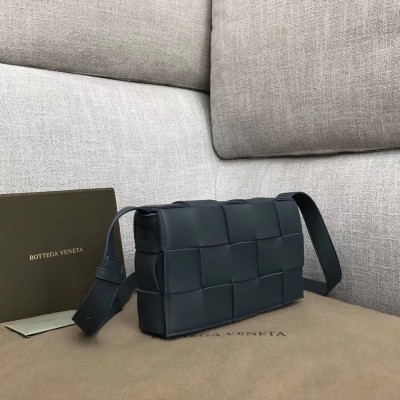 Bottega Veneta Cassette Bag In Dark Blue Lambskin