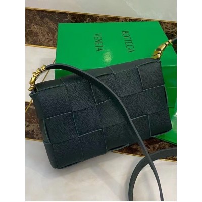 Bottega Veneta Cassette Bag In Green Grained Leather