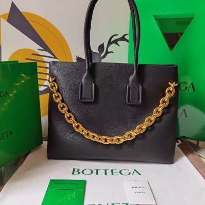 Bottega Veneta Chain Tote Bag In Black Grained Leather