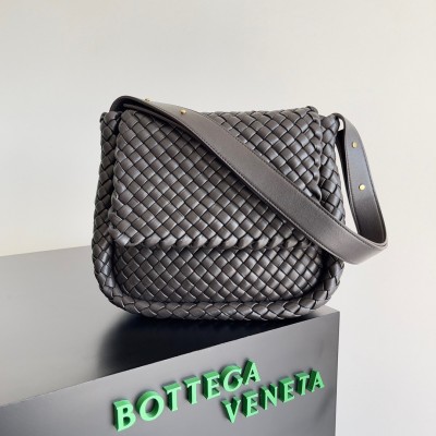 Bottega Veneta Cobble Small Bag in Fondant Intrecciato Leather