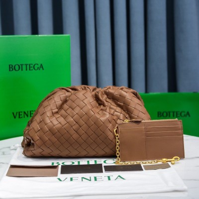 Bottega Veneta Large Pouch Clutch Bag In Caramel Intrecciato Lambskin