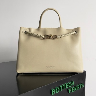 Bottega Veneta Medium Andiamo Bag in Beige Smooth Calfskin