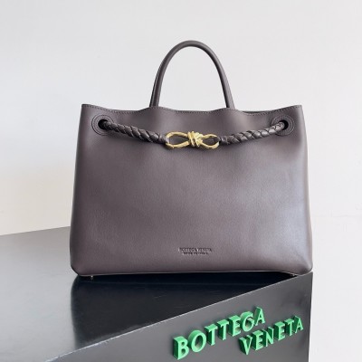 Bottega Veneta Medium Andiamo Bag in Fondant Smooth Calfskin