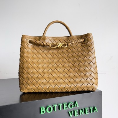 Bottega Veneta Medium Andiamo Bag In Praline Intrecciato Lambskin