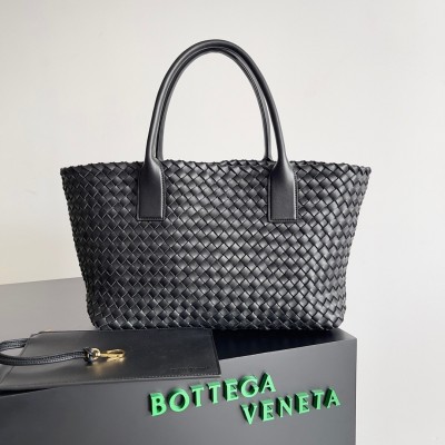 Bottega Veneta Medium Cabat Bag In Black Intrecciato Lambskin