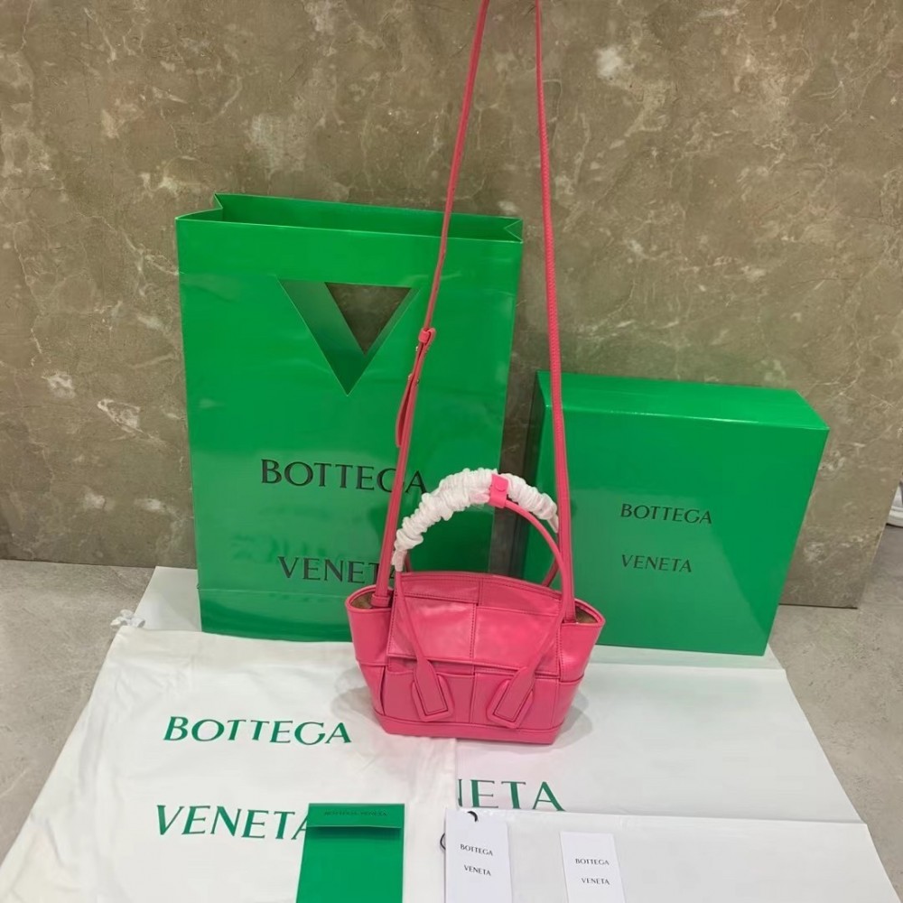 Bottega Veneta Mini Arco Bag In Pink Intrecciato Leather