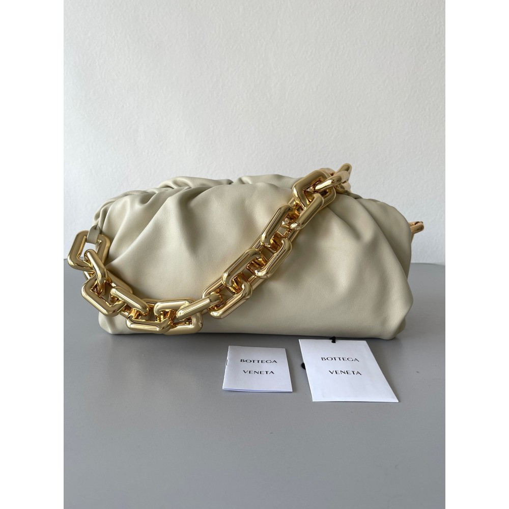 Bottega Veneta The Chain Pouch Bag In Plaster Calfskin