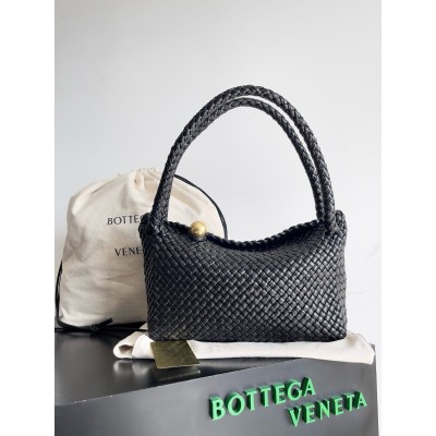 Bottega Veneta Tosca Bag in Black Intrecciato Calfskin