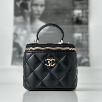 Chanel Cosmetic Bag Lambskin Small