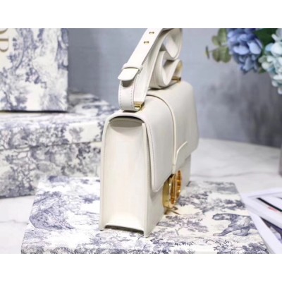 Dior 30 Montaigne Shoulder Bag In White Calfskin TDBS2758