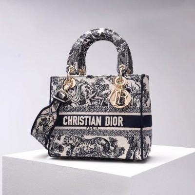 Dior Medium Lady D-Lite Bag In Blue Toile de Jouy Embroidery TDBS25141