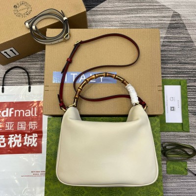 Gucci Diana Medium Shoulder Bag in White Cuir Leather