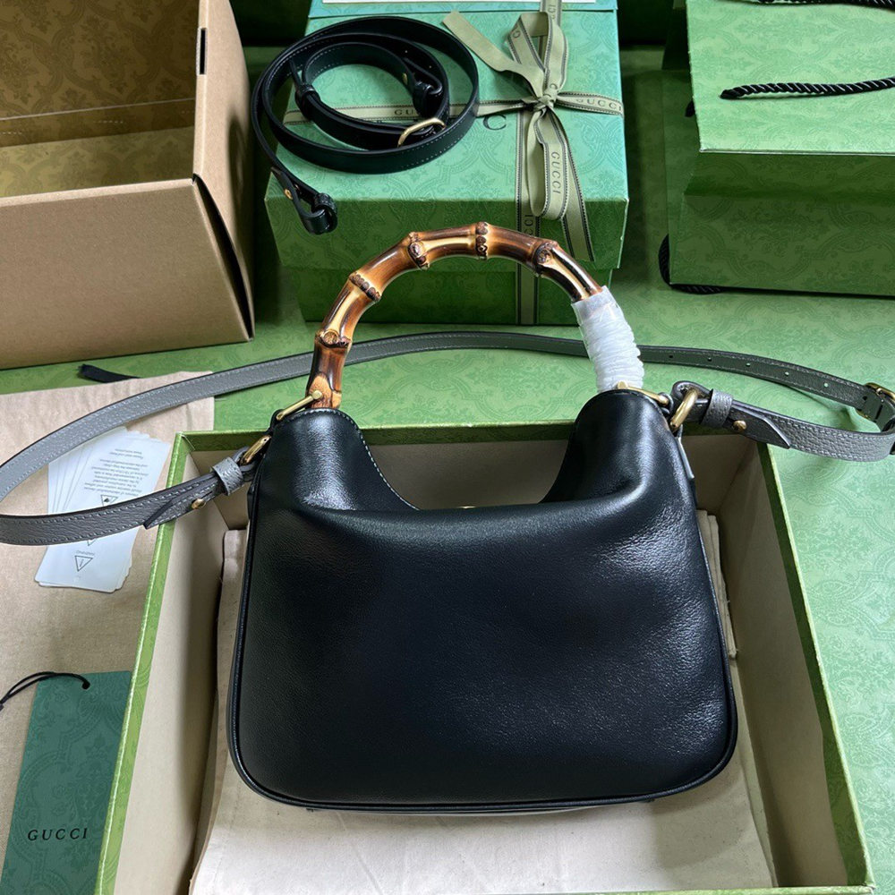 Gucci Diana Small Shoulder Bag in Black Cuir Leather