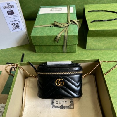 Gucci GG Marmont Mini Beauty Case in Black Chevron Leather