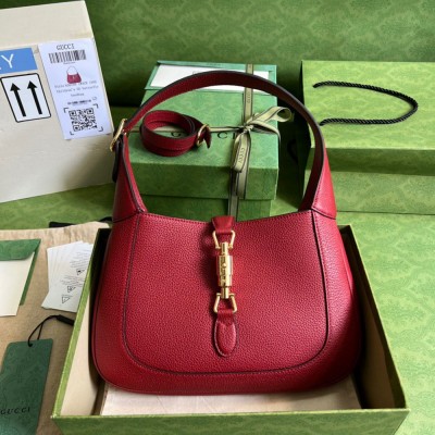 Gucci Jackie 1961 Small Hobo Bag in Red Grained Leather