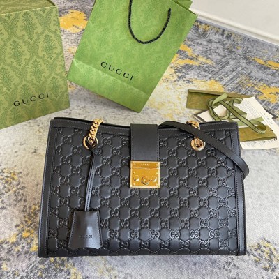 Gucci Padlock Medium Shoulder Bag in Black Signature Leather