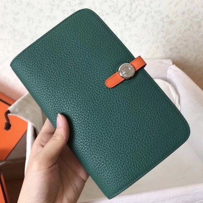 Hermes Bicolor Dogon Duo Wallet In Malachite/Orange Leather TDBS27703