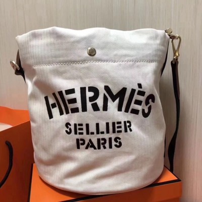 Hermes Grooming Bucket Bag In White Canvas TDBS26384