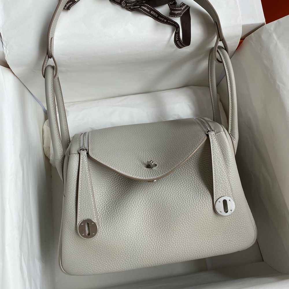 Hermes Lindy 26 Handmade Bag In Pearl Grey Clemence Leather  TDBS27396