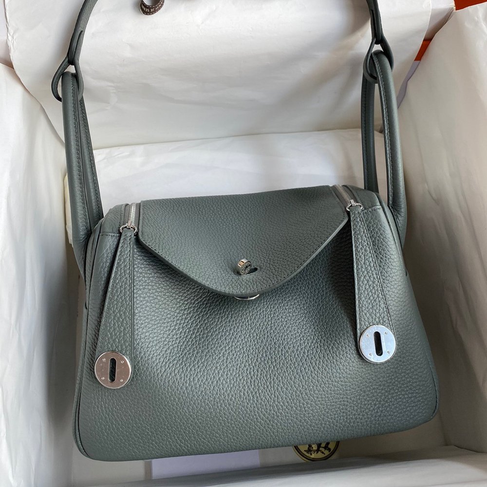 Hermes Lindy 26 Handmade Bag In Vert Amande Clemence Leather TDBS27404