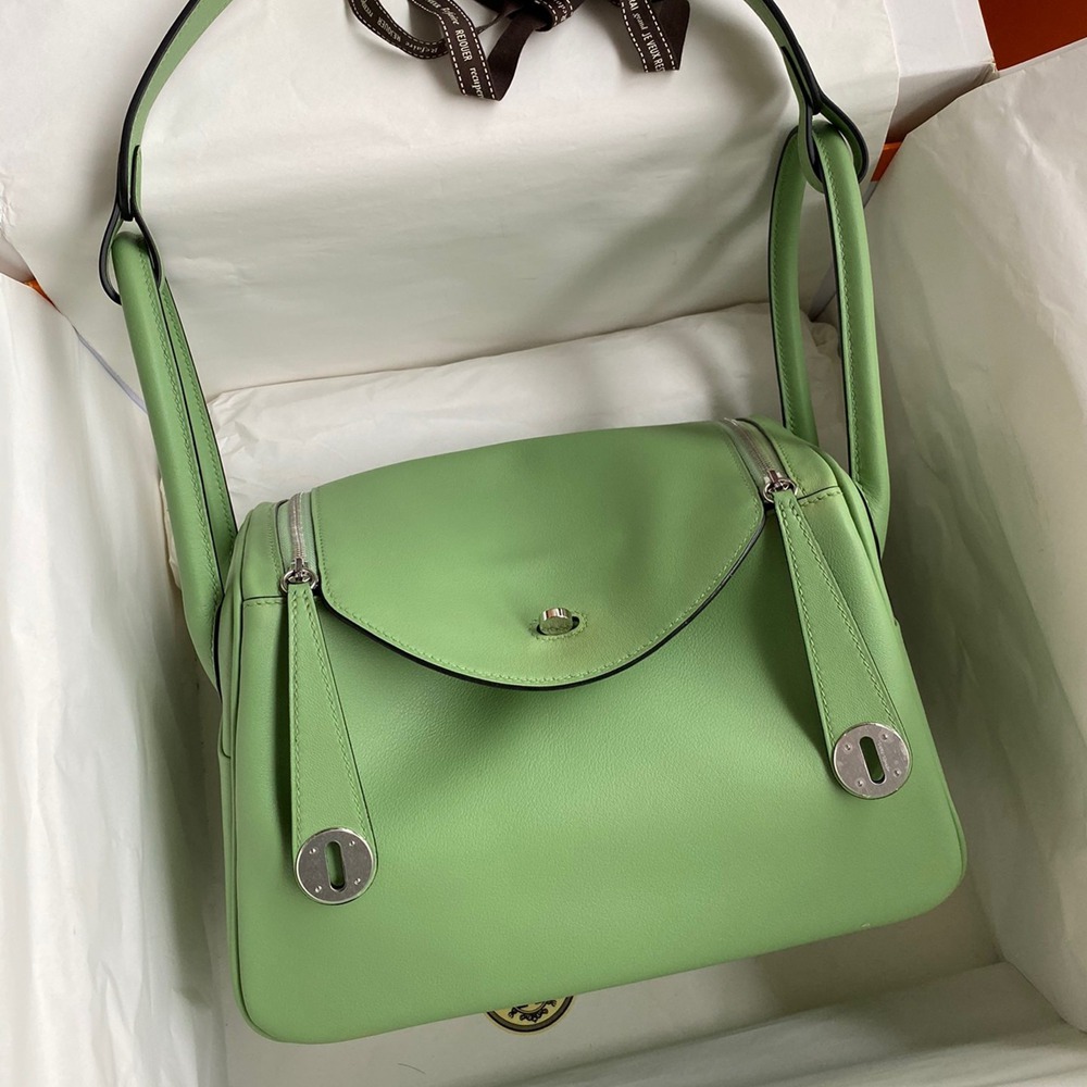 Hermes Lindy 26 Handmade Bag In Vert Cypres Swift Calfskin TDBS27408