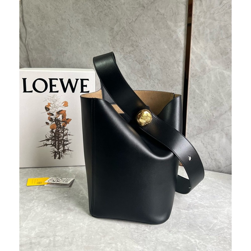 Loewe Medium Pebble Bucket Bag in Black Calfskin TDBS27813