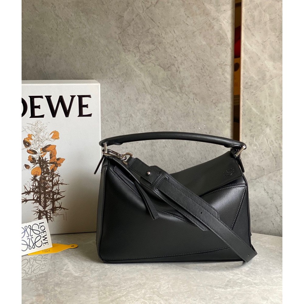 Loewe Puzzle Medium Bag In Black Classic Calfskin TDBS27951